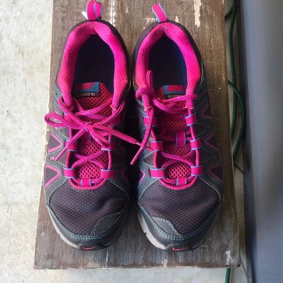 Nike Fuchsia and Charcoal trail running Shoes nike air alvord 10 - Picture 1 of 8